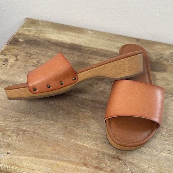 Universal Thread Slide Sandals in Tan and Orange - Picture 2 of 10